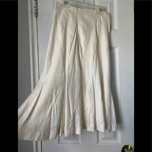Gorgeous asymmetrical white skirt!